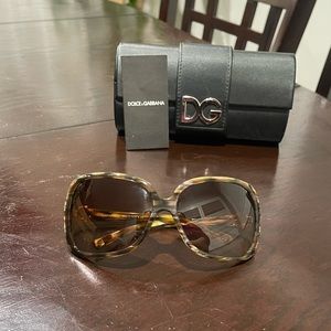 Pre-loved DG sun glasses.
